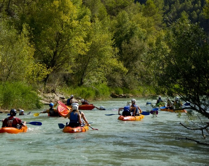 Canoa en el Pirineo Aragonés: diversión segura para niños y adultos