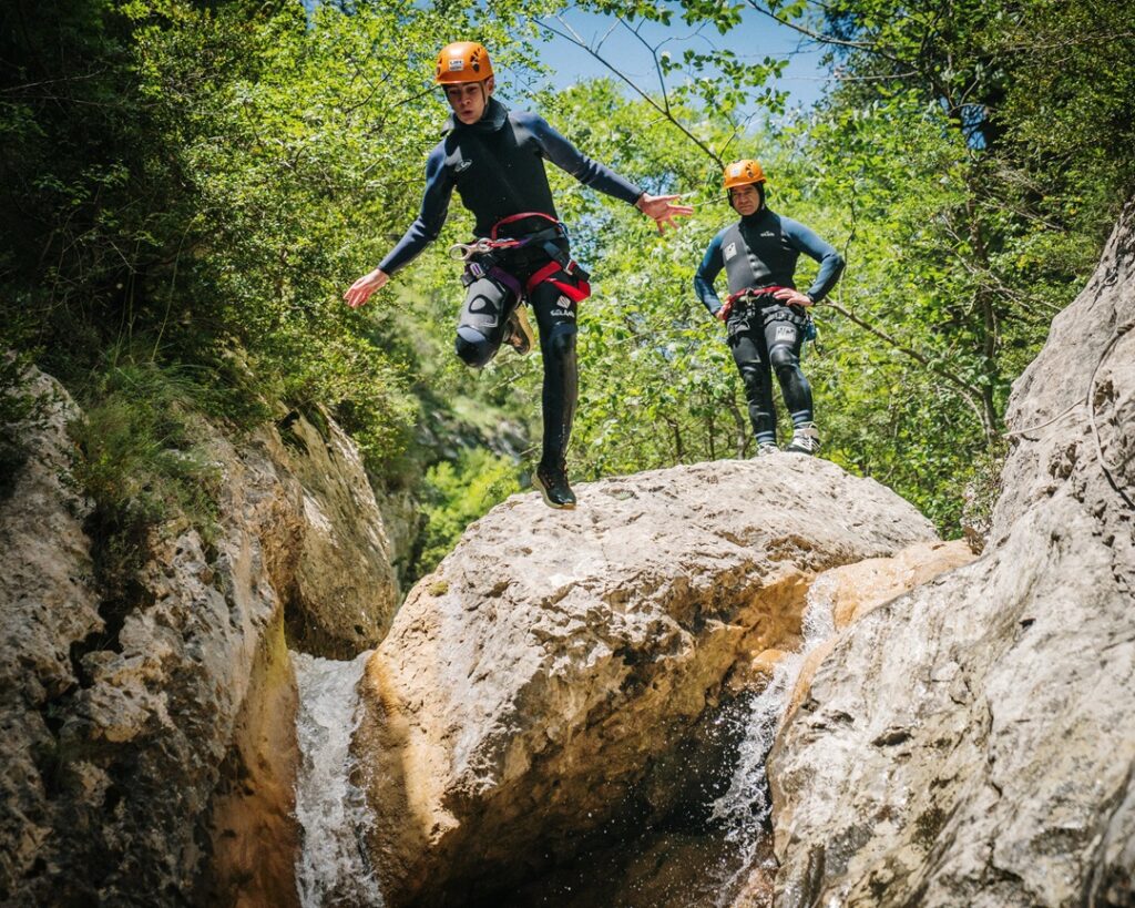 Diversión asegurada en los toboganes naturales de la Sierra de Guara